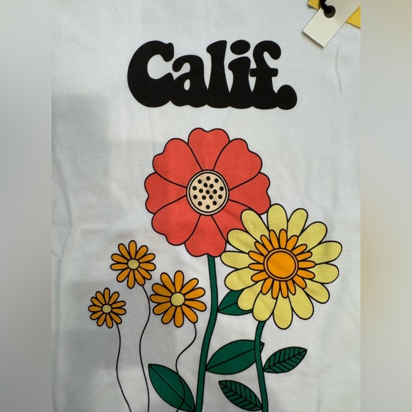 NWT Hundred Pieces California 70’s Flower Printed Tee Shirt - Picture 3 of 6